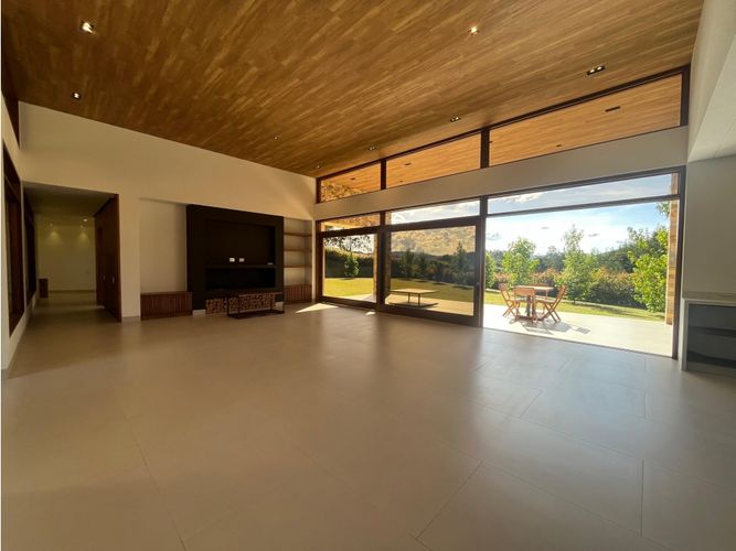 Casa de 3 alcobas en venta en La Ceja, 420 m² · foto 3 de 17