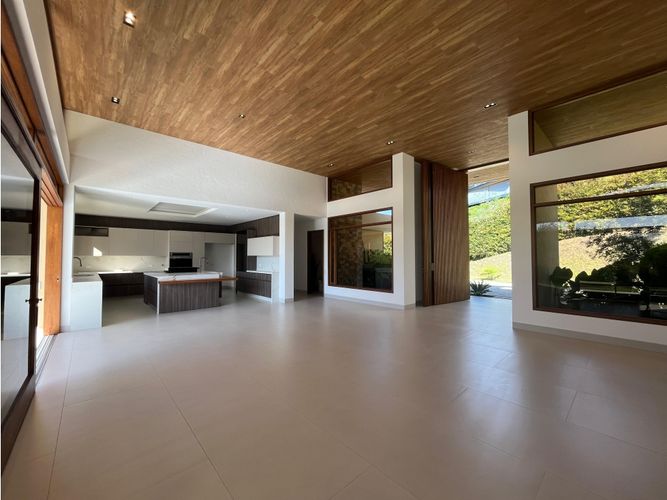 Casa de 3 alcobas en venta en La Ceja, 420 m² · foto 4 de 17