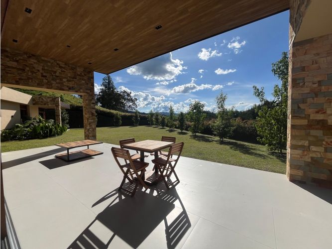 Casa de 3 alcobas en venta en La Ceja, 420 m² · foto 16 de 17