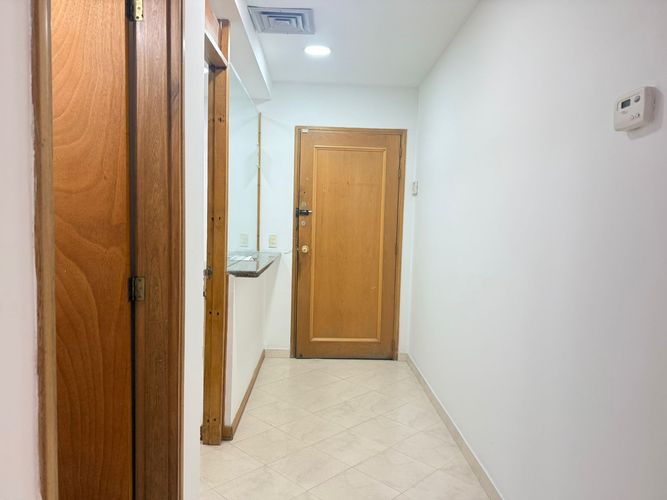 Oficina en arriendo en El Poblado, Medellín, 35 m² · foto 2 de 9