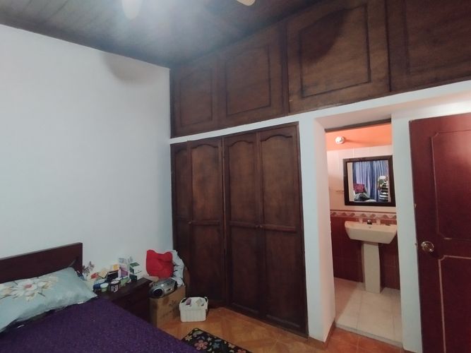 Casa de 7 alcobas en venta en Union De Vivienda Popular, Cali, 220 m² · foto 2 de 6