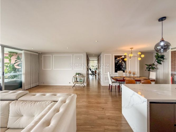 Apartamento de 3 alcobas en venta en Los Naranjos, Medellín, 222 m² · foto 2 de 14