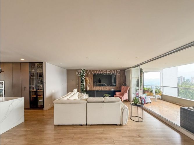 Apartamento de 3 alcobas en venta en Los Naranjos, Medellín, 222 m² · foto 3 de 14