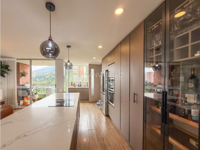 Apartamento de 3 alcobas en venta en Los Naranjos, Medellín, 222 m² · foto 7 de 14