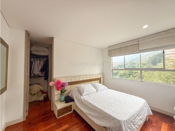 Apartamento de 3 alcobas en venta en Los Naranjos, Medellín, 222 m² · foto 12 de 14