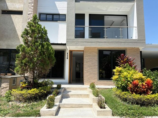 Casa de 5 alcobas en venta en Las Mercedes, Jamundí, 330 m² · foto 3 de 24