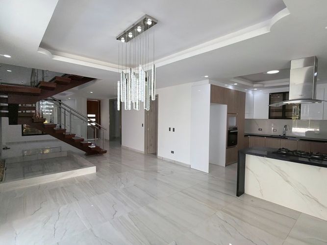 Casa de 5 alcobas en venta en Las Mercedes, Jamundí, 330 m² · foto 5 de 24
