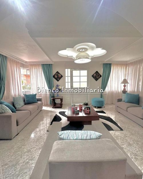Casa de 4 alcobas en venta en Club House Iii, Floridablanca, 307 m² · foto 2 de 24