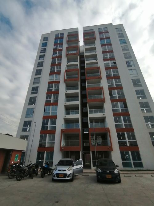 Apartamento de 2 alcobas en venta en Los Cambulos, Cali, 64 m² · foto 3 de 24