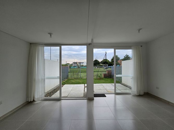 Casa de 3 alcobas en venta en El Castillo, Jamundí, 90 m² · foto 4 de 13