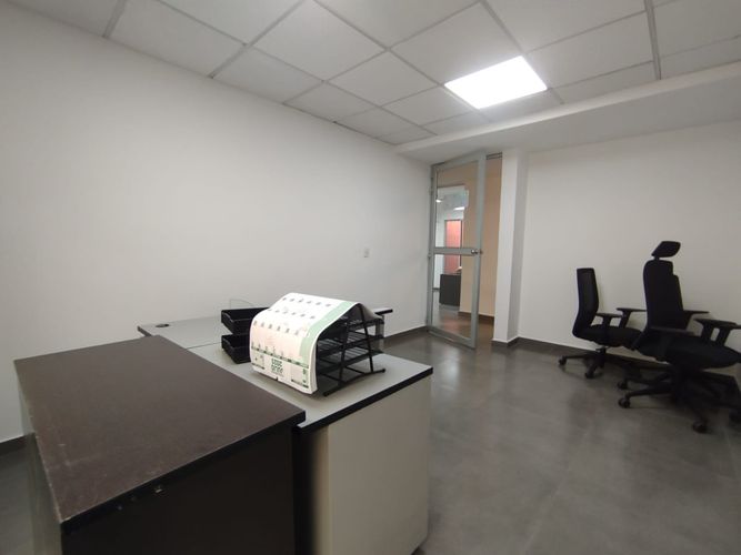 Oficina en venta en La Flora, Cali, 354 m² · foto 15 de 24