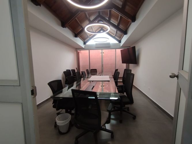 Oficina en venta en La Flora, Cali, 354 m² · foto 16 de 24
