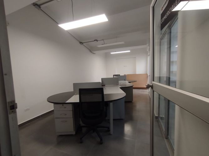 Oficina en venta en La Flora, Cali, 354 m² · foto 18 de 24