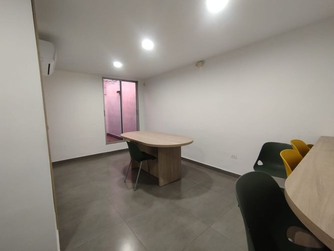Oficina en venta en La Flora, Cali, 354 m² · foto 21 de 24