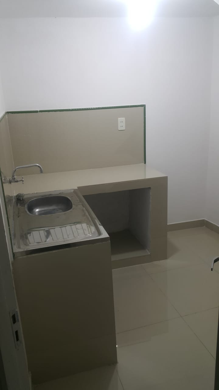 ALQUILO AMPLIO SALON EN ZONA COMERCIAL — foto 3
