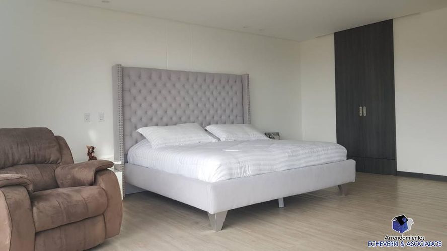 Casa de 4 alcobas en venta en Loma Del Escobero, Envigado, 1610 m² · foto 6 de 11