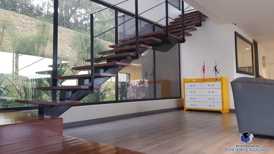 Casa de 4 alcobas en venta en Loma Del Escobero, Envigado, 1610 m² · foto 9 de 11