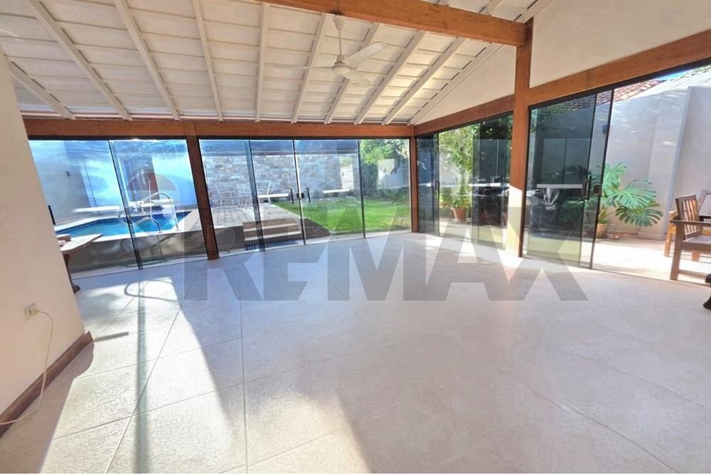 Exclusiva Residencia en Alquiler en Los Laureles: Lujo y Confort en Ubicación Privilegiada — foto 3