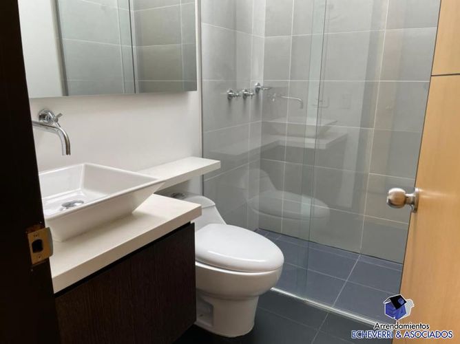 Casa de 4 alcobas en venta en Loma El Atravesado, Envigado, 300 m² · foto 3 de 19