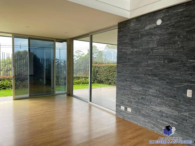 Casa de 4 alcobas en venta en Loma El Atravesado, Envigado, 300 m² · foto 6 de 19