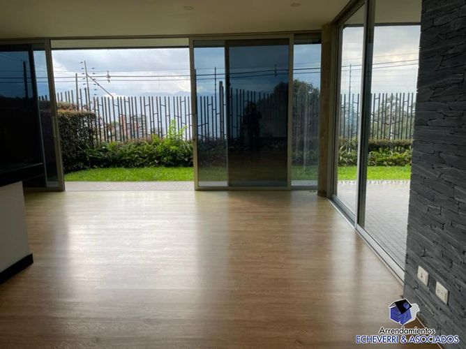 Casa de 4 alcobas en venta en Loma El Atravesado, Envigado, 300 m² · foto 8 de 19
