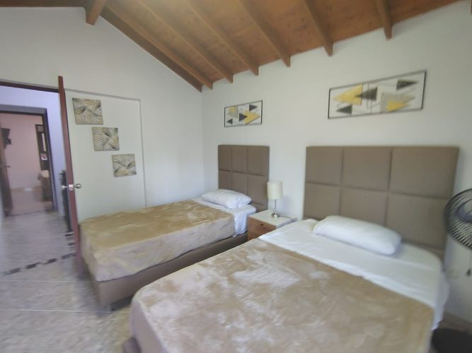 Casa de 4 alcobas en arriendo en Los Almendros, Envigado, 135 m² · foto 8 de 14