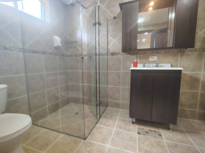 Casa de 4 alcobas en arriendo en Los Almendros, Envigado, 135 m² · foto 12 de 14