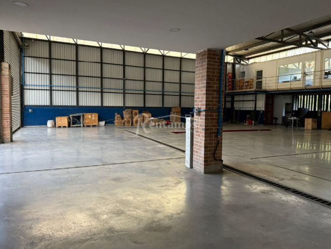 Bodega en venta en Simon Bolivar Sb (Centro), Copacabana, 1553 m² · foto 8 de 19