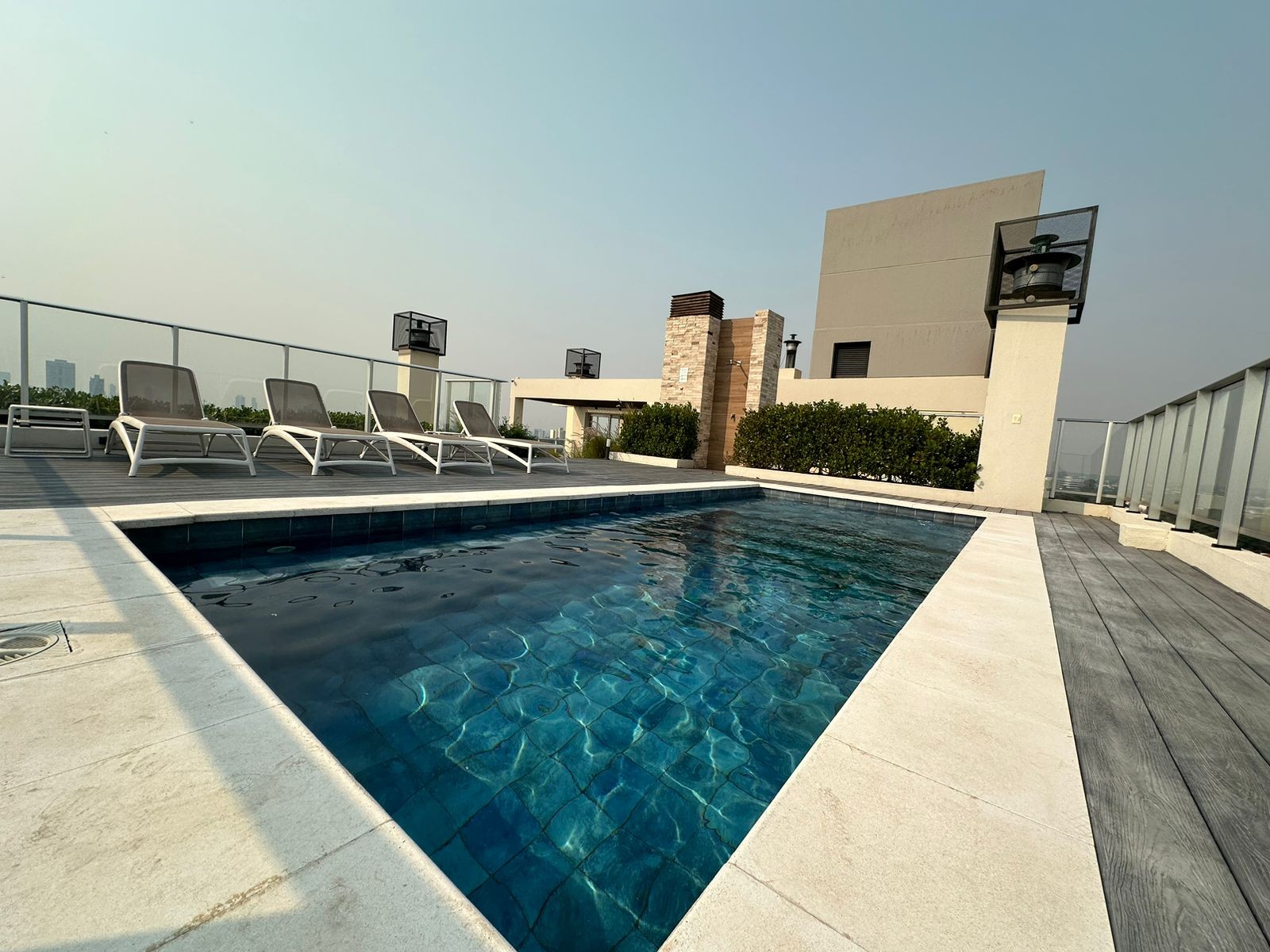 ALQUILER DE AMPLIO DEPARTAMENTO BARRIO LOS LAURELES - A PASOS DE CASA RICA — foto 2
