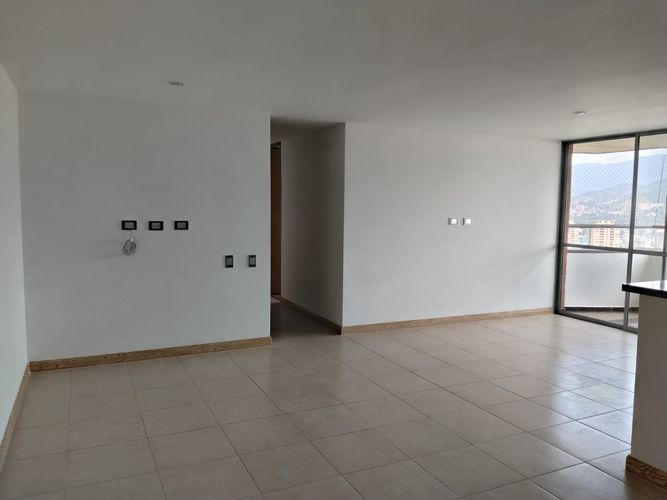 Apartamento de 3 alcobas en arriendo en Loma Del Indio, Medellín, 88 m² · foto 2 de 20