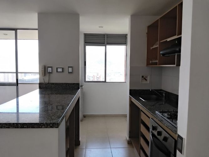 Apartamento de 3 alcobas en arriendo en Loma Del Indio, Medellín, 88 m² · foto 6 de 20