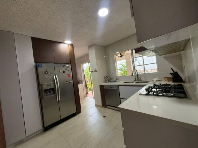 Casa de 5 alcobas en venta en Cañaveral, Floridablanca, 234 m² · foto 2 de 19