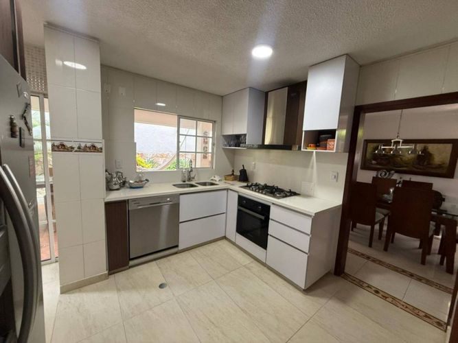 Casa de 5 alcobas en venta en Cañaveral, Floridablanca, 234 m² · foto 3 de 19