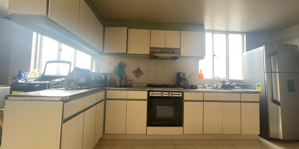 Apartamento de 3 alcobas en venta en Santa Barbara Central, Bogotá, 187 m² · foto 7 de 24