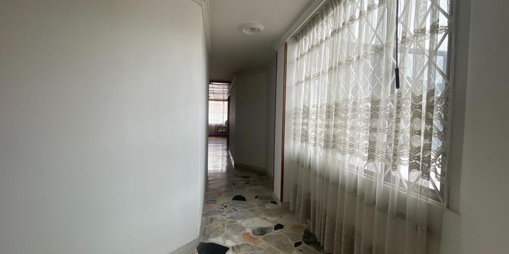 Apartamento de 3 alcobas en venta en Santa Barbara Central, Bogotá, 187 m² · foto 13 de 24