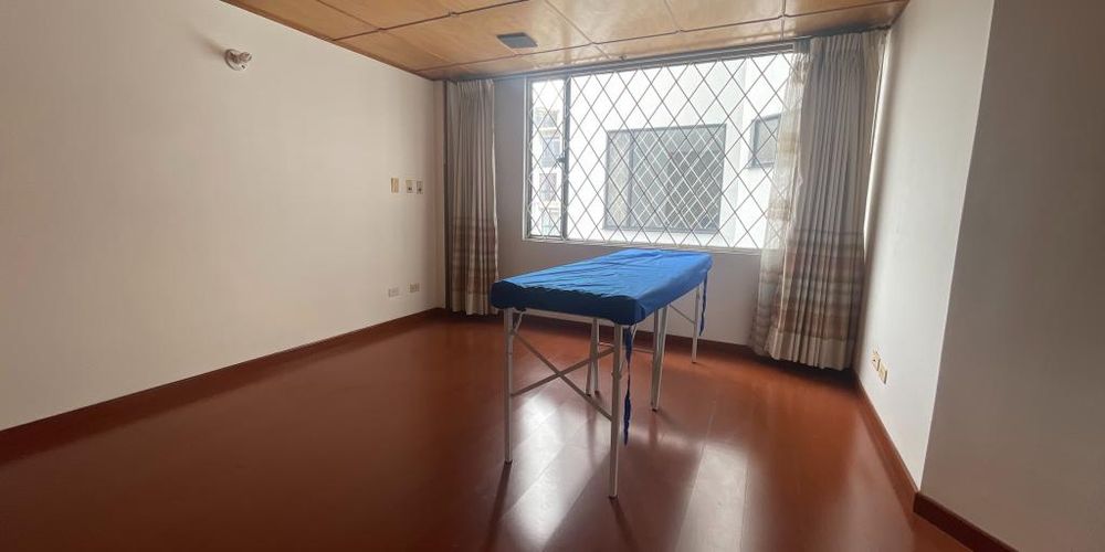 Apartamento de 3 alcobas en venta en Santa Barbara Central, Bogotá, 187 m² · foto 21 de 24