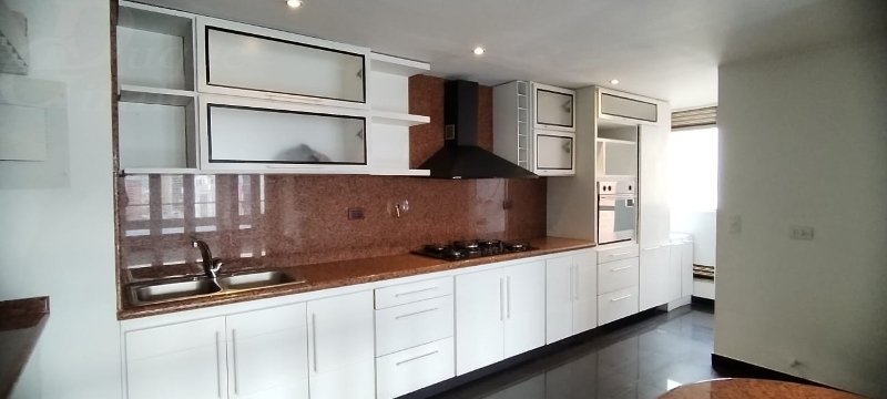 Apartamento en arriendo en El Poblado, Medellín · foto 2 de 15