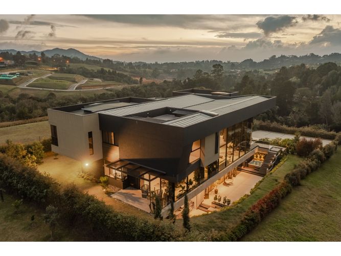 Casa de 6 alcobas en venta en Las Palmas, Envigado, 1045 m² · foto 6 de 24