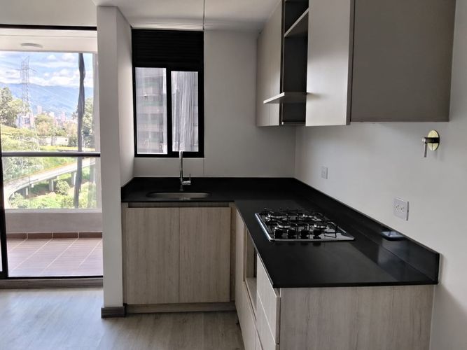 Apartamento de 2 alcobas en arriendo en El Poblado, Medellín, 64 m² · foto 4 de 17