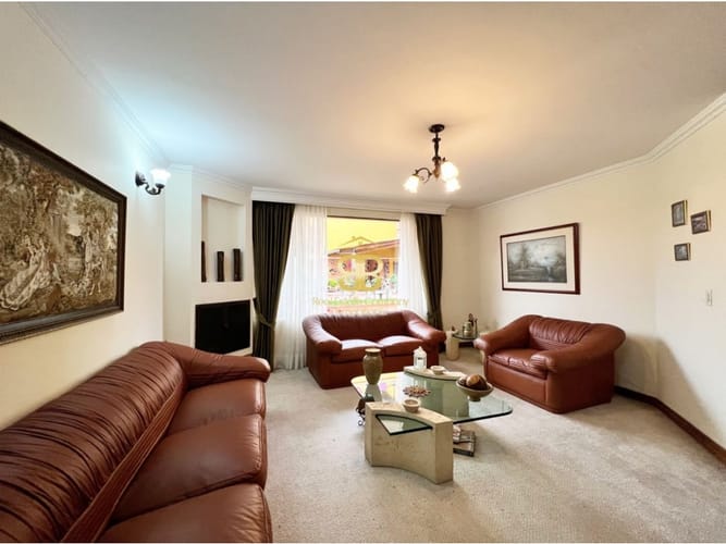 Casa de 5 alcobas en venta en Chilacos, Chía, 260 m² · foto 2 de 24