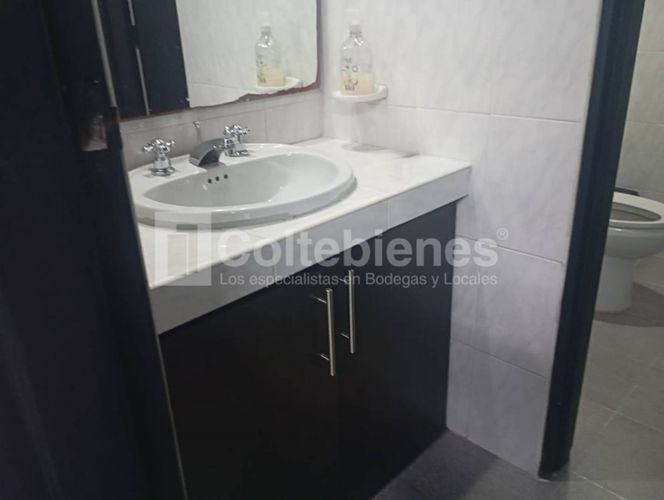 Bodega en venta en El Poblado, Medellín, 387 m² · foto 19 de 21
