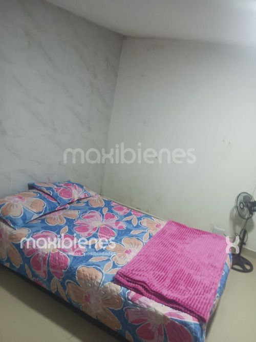 Casa de 4 alcobas en venta en Campo Valdes No.2, Medellín, 213 m² · foto 3 de 9
