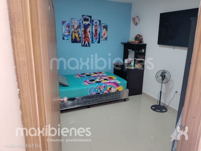 Casa de 4 alcobas en venta en Campo Valdes No.2, Medellín, 213 m² · foto 4 de 9