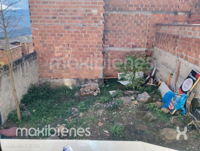 Casa de 4 alcobas en venta en Campo Valdes No.2, Medellín, 213 m² · foto 9 de 9