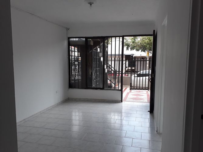 Edificio en venta en Departamental, Cali, 200 m² · foto 10 de 13