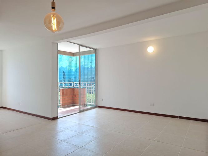 Apartamento en arriendo en El Poblado, Medellín · foto 3 de 18