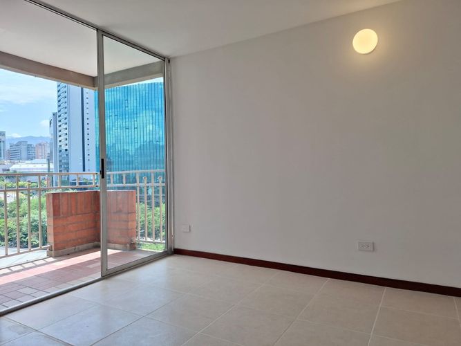 Apartamento en arriendo en El Poblado, Medellín · foto 2 de 18
