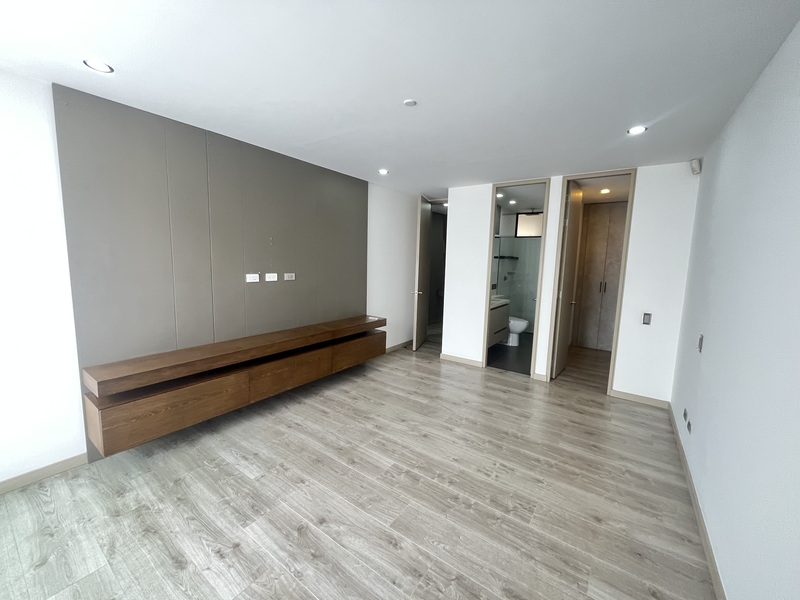 Apartamento en arriendo en Altos Del Poblado, Medellín · foto 7 de 14