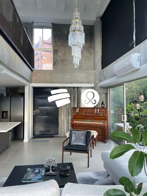 Casa de 4 alcobas en venta en El Tesoro, Medellín, 330 m² · foto 2 de 7