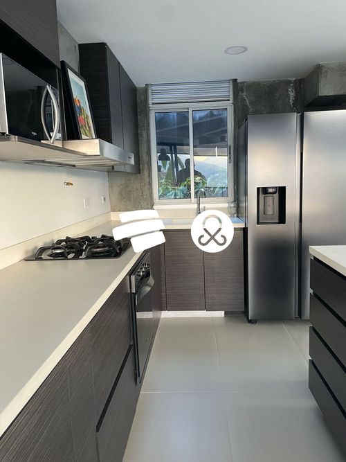 Casa de 4 alcobas en venta en El Tesoro, Medellín, 330 m² · foto 4 de 7